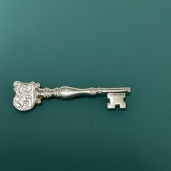 Skeleton Key Towle Sterling Silver Brooch Bar Pin Rampant Lion Signed