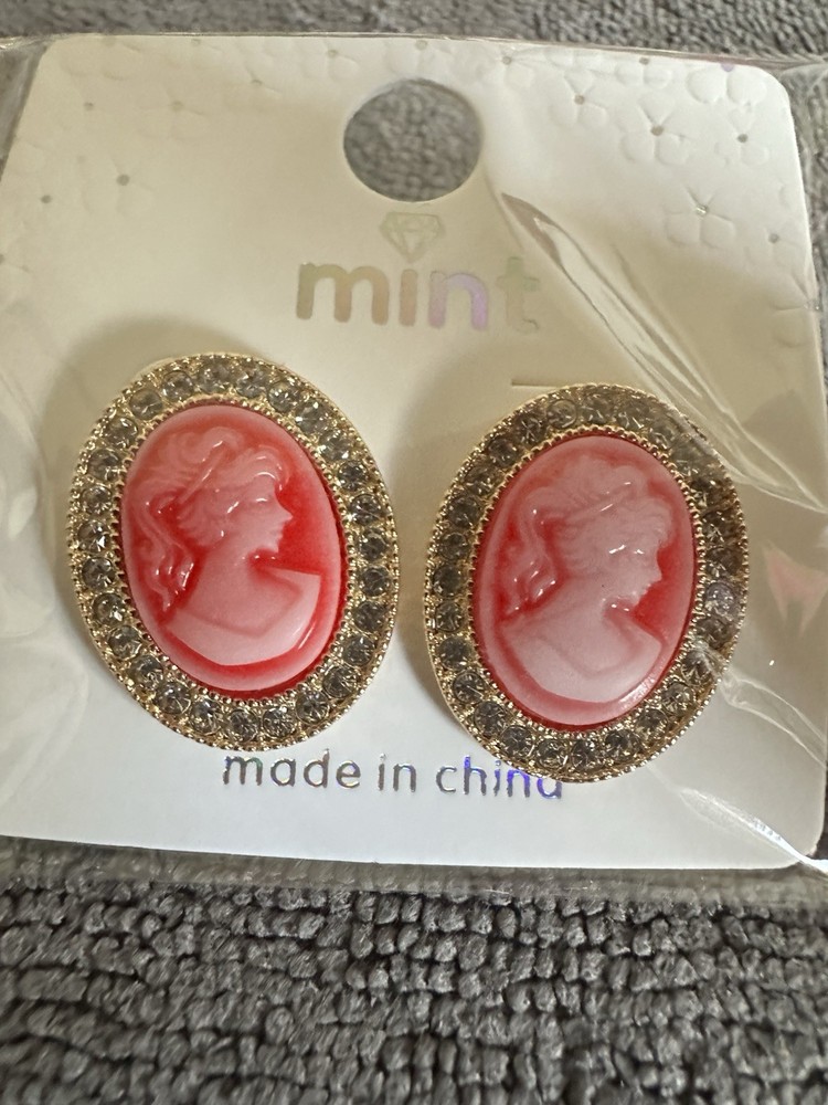 Hot Pink Cameo On Goldtone with Rhinestones Post Earrings