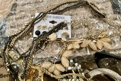 All Wearable Fashionable Very Good Jewelry Lot