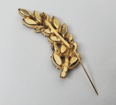 Vtg Leaf Brooch Pin Pink Purple Rhinestones Gold Tone Prong Set Faceted Stones