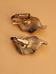 Vintage TRIFARI Signed Gold Tone White Enamel Leaf Clip on Earrings FREE $HIP!!