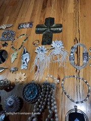 A3 35 PCS Vintage Modern mixed Costume Jewelry Bracelets Pendants brooch Etc