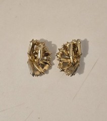 Vintage Goldtone White Navette Brooch And Clip-on Earrings Set Juliana Style