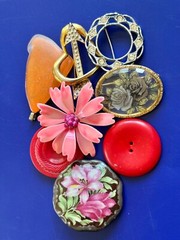 30PC VTG FLOWER PIN craft LOT,Mixed Media FLORAL ART,repurpose,HOLIDAY CRAFTS