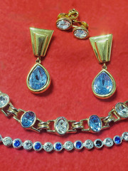 Mixed Lot 4 Pieces*Monet*Avon*Unsigned*2 Bracelets*2 Sets of Earrings