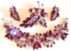 BOOK PIECE D&E JULIANA Red AB RS Bracelet Brooch Clip Earrings Vintage Set MINT!
