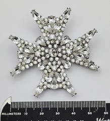 RARE VINTAGE CROWN TRIFARI JEWELRY MALTESE RHINESTONE CROSS BROOCH PIN 2 1/4″