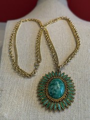 Vintage Celebrity Gold Tone Faux Green Jade Double Chain Necklace 24” BinR