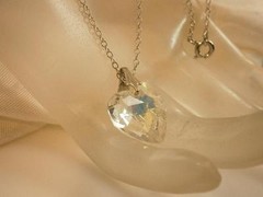 Simply Charming More Modern Silver Tone Chain Necklace w Iridescent Heart 200O
