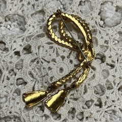 Vintage Avon Decorative Tassel Pin Brooch Gold Tone Knotted Rope Unsigned