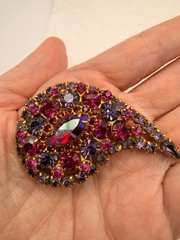 Vintage Paisley Brooch Rhinestone Fuchsia Pink Purple Gold AB MCM Retro Cocktail