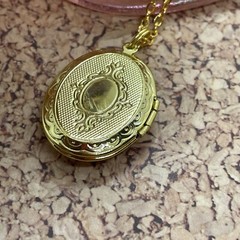 Vintage Style ROSE Cameo Locket Pendant Necklace Roman Woman Gold Tone Valentine