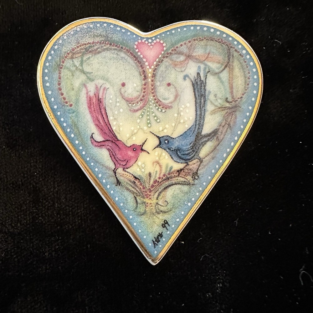 P. Buckley Moss 1999 Anniversary Song Heart Brooch Pendant Anna Perenna #32736