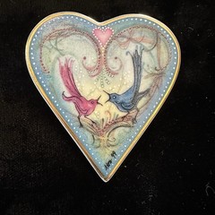 P. Buckley Moss 1999 Anniversary Song Heart Brooch Pendant Anna Perenna #32736