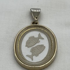 Vintage Reverse Carved Glass Intaglio Pisces Zodiac Gold Tone Pendant 1” x 1.25”