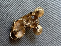 Vintage Whimsical Gold Tone Pendant Pin – Metal Mouse with Moveable Eye Glasses