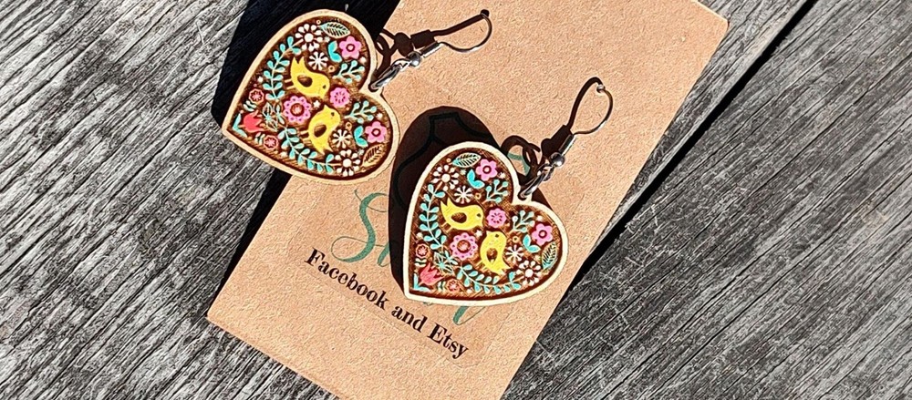 Beautiful vintage style heart earrings with flowers and birds. simple boho heart