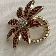 Vintage Red Rhinestone Flower Ring Gold Tone Stretchable 8