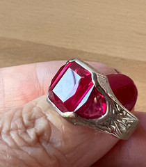 VINTAGE 10K WHITE GOLD LARGE RED SYNTHETIC RUBY MEN’S WOMEN’S UNISEX RING