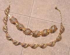 VINTAGE TRIFARI GOLD-TONE OPEN WAVE DESIGN CHOKER NECKLACE & BRACELET