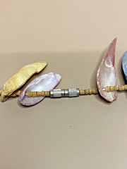 Vintage 1970s-1990s Dyed Shell & Wood Bead Necklace 28″ Screw Barrel Clasp Boho