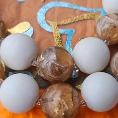 Vintage 1950s Mid Century Gold Foil Embedded Crackle Lucite Bead Necklace