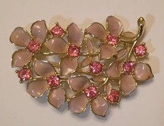1962 Sarah Coventry Brooch Raspberry Ice •Lilac Enamel Petals Pink Stones 2-1/4″