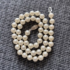 2 Vintage Faux Glass or Cultured Pearl Necklace Choker Knotted Graduated 35g 19”