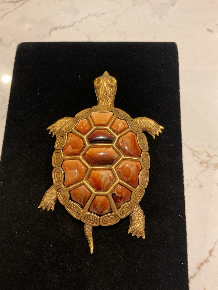 VTG. Large Turtle Pendant (Movable Back Legs & Tail) Acrylic & Metal Gold Tone