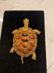 VTG. Large Turtle Pendant (Movable Back Legs & Tail) Acrylic & Metal Gold Tone