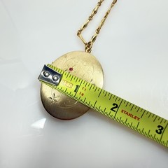 Vintage Locket Pendant Necklace Gold Tone Etched Pink Stone 24″ Chain