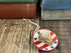 Miniature Life Like American Apple Pie On Plate Brooch Pin Vintage Ornament