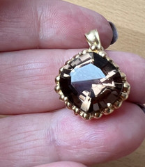 VINTAGE 14K YELLOW GOLD LARGE CUSHION CUT SMOKY QUARTZ PENDANT CHARM NECKLACE