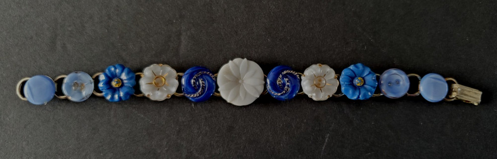 Vintage Button Bracelet Blue White Gold Glass & Plastic on Metal Base 6 1/2″