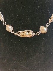 Vintage Faux Pearl Silver Tone Necklace 16″ Mid Century Modern Costume Jewelry