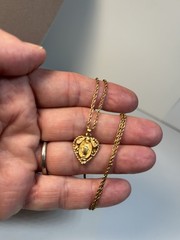 Vintage 12kt Gold Filled Miraculous Mary In Heart Pendant Necklace Nibless Clasp