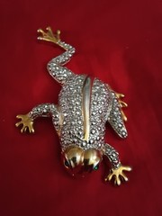 Vintage Large Gold Toned Green Eyed Frog Toad Brooch Pin 4-1/2″ Amphibia Jewelry