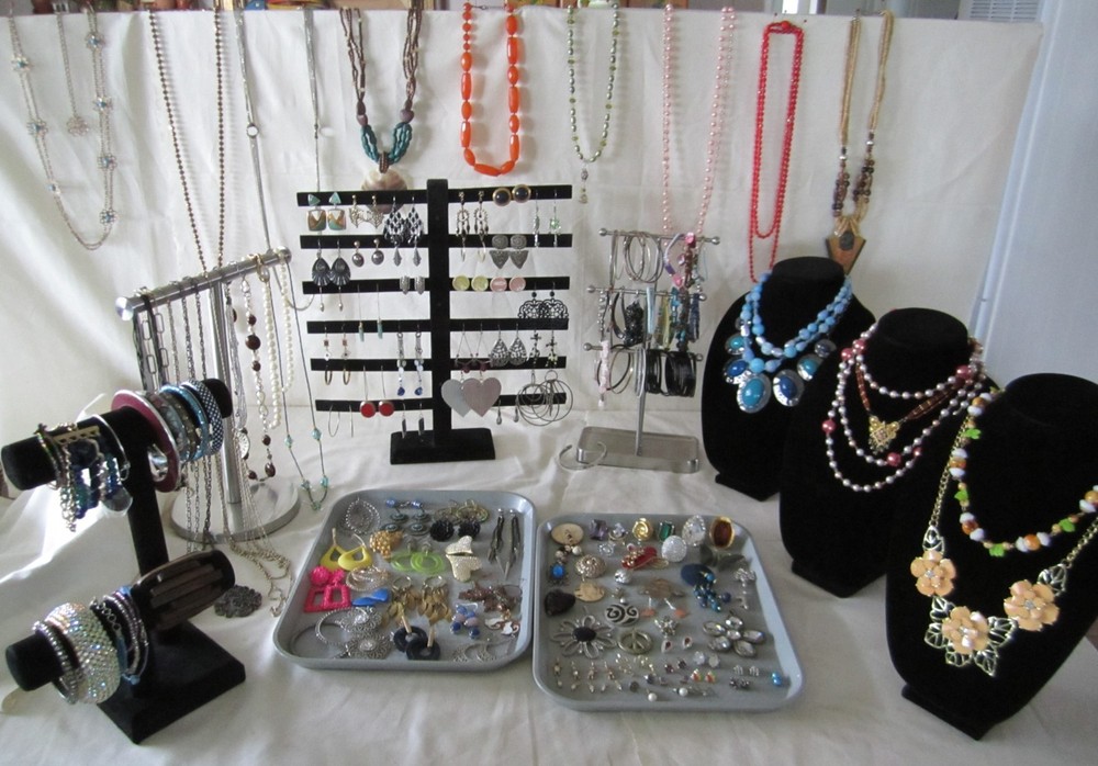 9# Vintage-Now 203pc Costume Jewelry Necklace Earrings Pins Bracelets Lot (Bb14