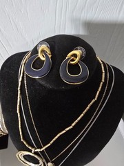 Elegant, Nice Gold/Silver Tone Jewelry Lot Some Signed