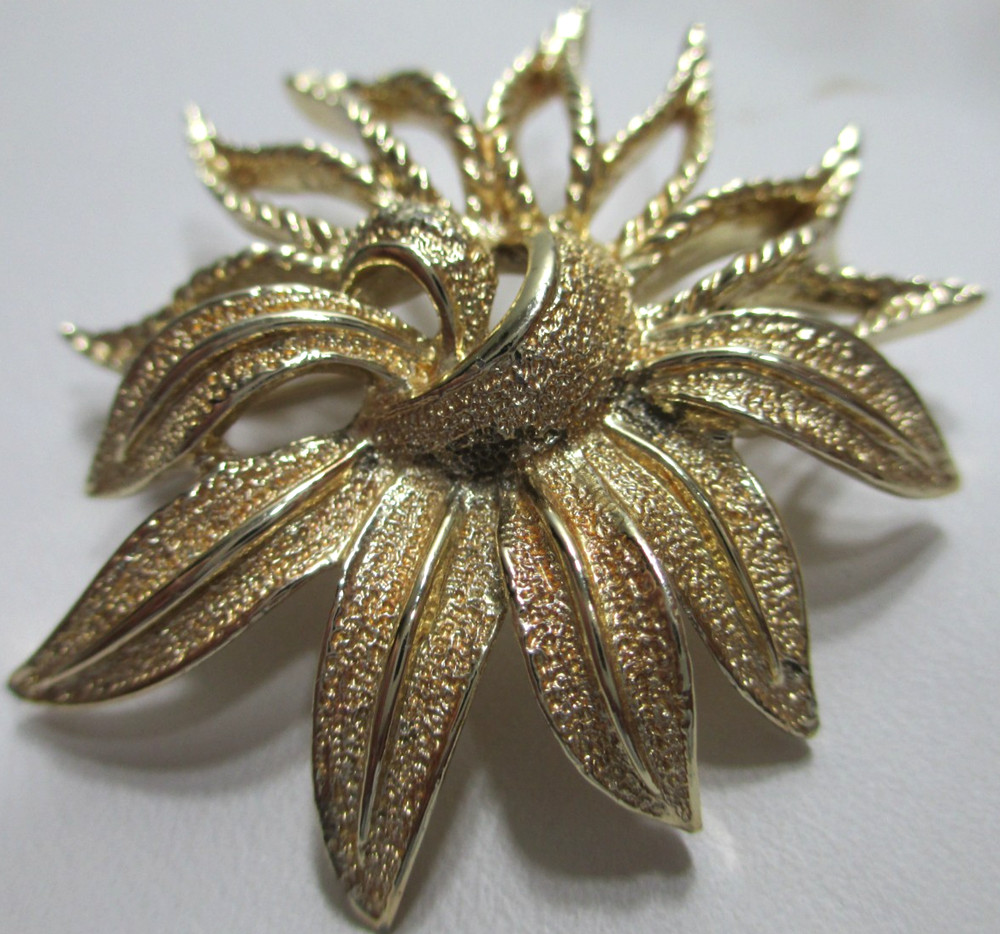 Vintage Sarah Coventry Brooch Pin Demi-Flower Gold-tone 1 3/4″