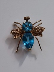 10k Yellow Gold Blue Topaz Bee Bug Fling Insect Pin Pendant Brooch