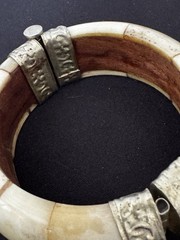 Vintage Boho Chunky Bovine Bone & Horn Hinged Bangle Bracelets – Set of 2