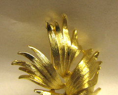Vintage Gold-Tone Flower Brooch – Great Addition to any Jewelry collection
