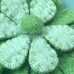 Large Layered Two Toned Green Felted Wood Daisy Flower Power Pin Brooch – 3.5 in