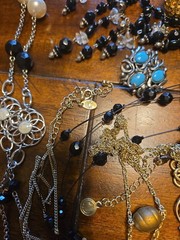 Lot 1 Mixed Lot All Marked Jewelry Anne Klien, Liam Sophia, Joan Rivers, Chaps,
