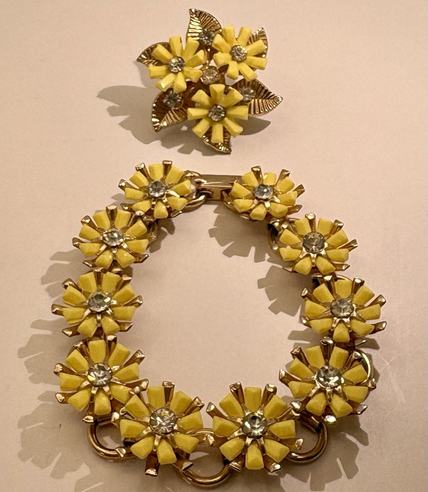 Vintage Signed Coro Yellow Thermoset Flower Bracelet & Brooch Set Rhinestone
