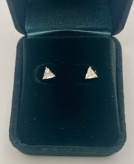 14K SOLID YELLOW GOLD STUD EARRINGS W/ TRILLIONT CUT CZ STONES – 0.68 Grams