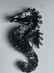 Red Rhinestone Seahorse Brooch Black Gunmetal Tone Crystal Ocean Nautical Pin