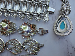 LOT OF 4 VTG SARAH COV CORO AVON SILVERTONE ENAMEL FAUX STONE BRACELETS NECKLACE