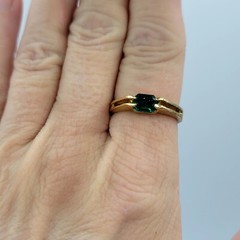 Vtg Sz 6 Ring Sm Green Cubic Zirconia 18KGE Stackable Fashion Jewelry StyS3